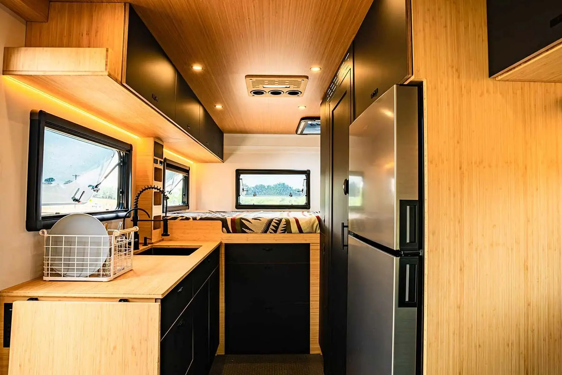 Geotrek Verus kitchen and bed