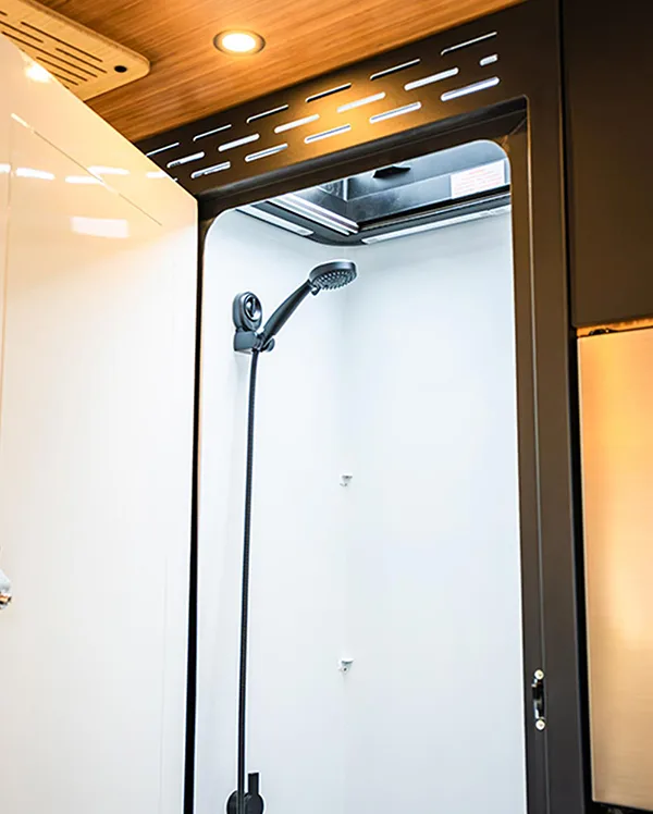 Indoor shower head in a Geotrek Verus